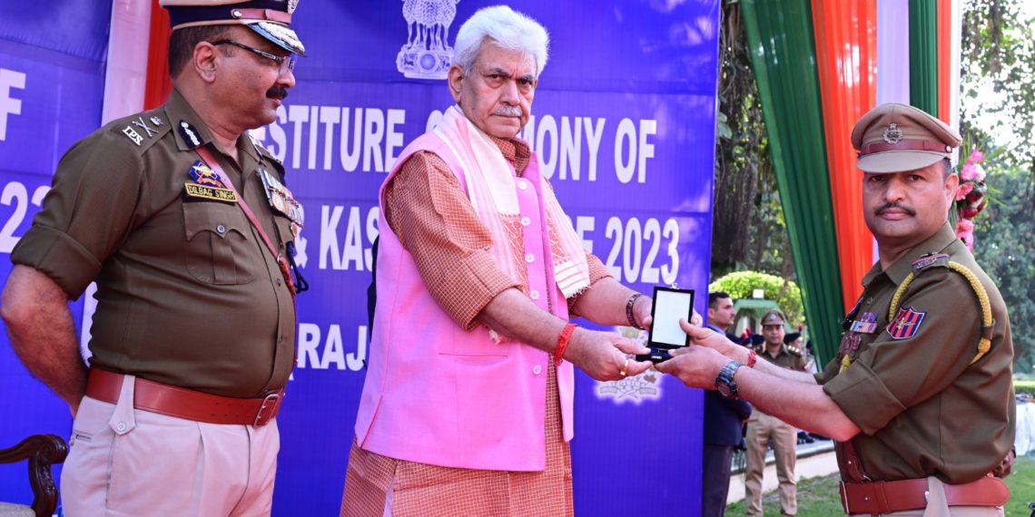 LG Sinha presents Gallantry Awards, Distinguished Service Decoration to J&K cops