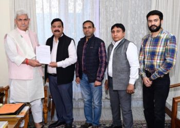 PRI representatives of Anantnag; President, Laghu Udyog Bharti call on Lt Governor