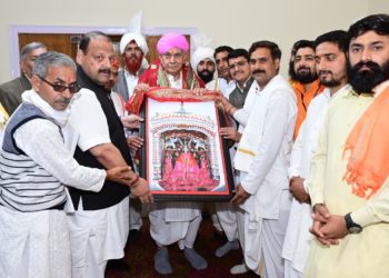 Lt Governor presents ‘Mata ki Chunni’ for Shri Mata Vaishno Devi Ji Pracheen Marg procession