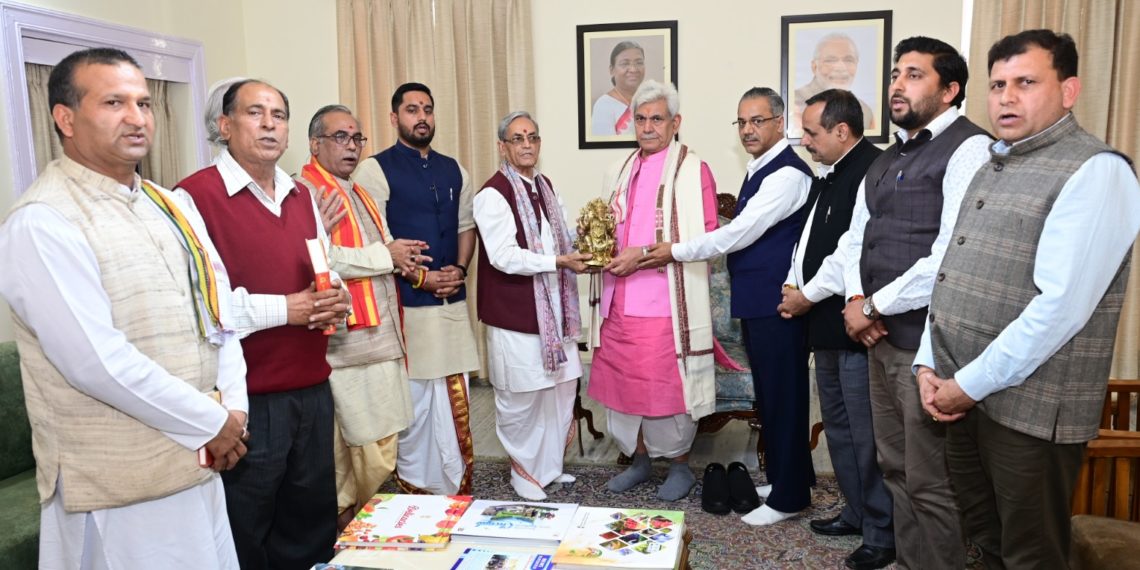 Delegation of Jammu Kashmir Shree Kashi Vidvat Parishad, Jammu meets Lt Governor