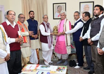 Delegation of Jammu Kashmir Shree Kashi Vidvat Parishad, Jammu meets Lt Governor
