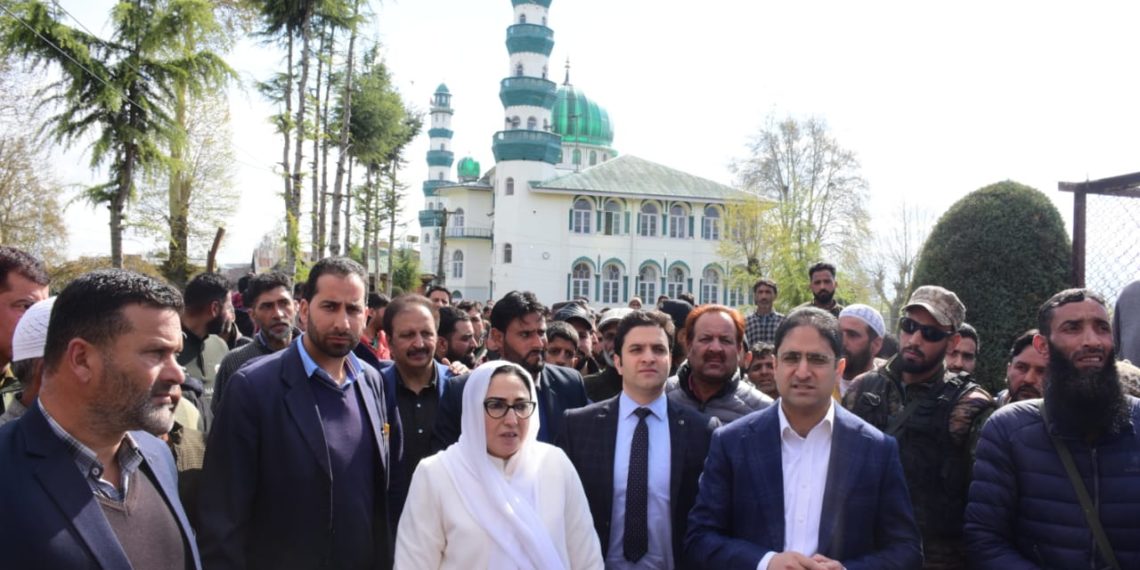 Mayor, Chairperson Waqf Board reviews Ramadan  arrangements in Shrines of Srinagar