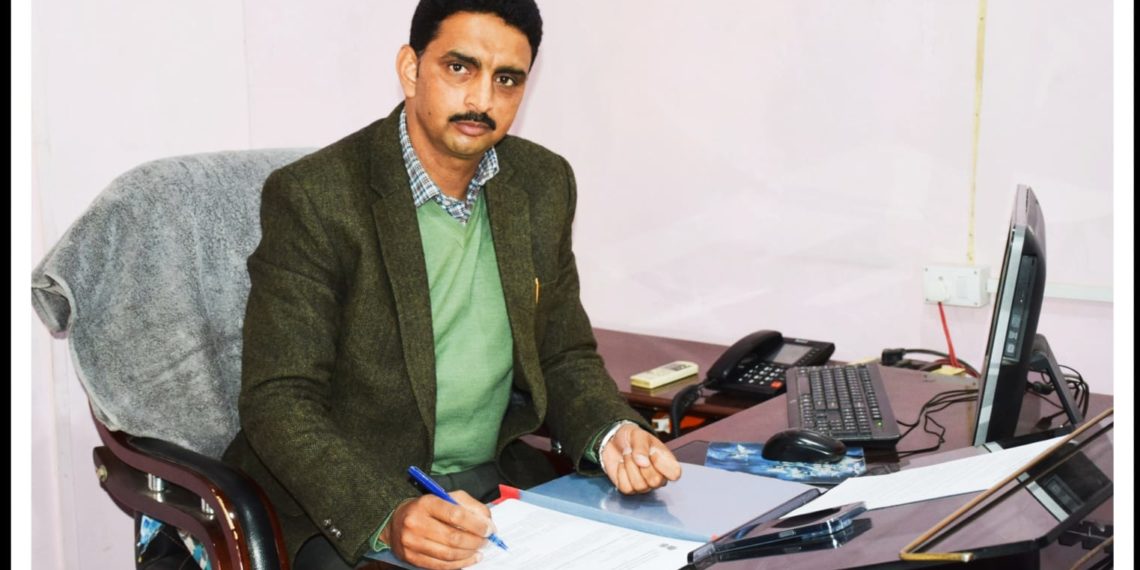 Mohammad Aslam assumes charge of Joint Director Information Kashmir