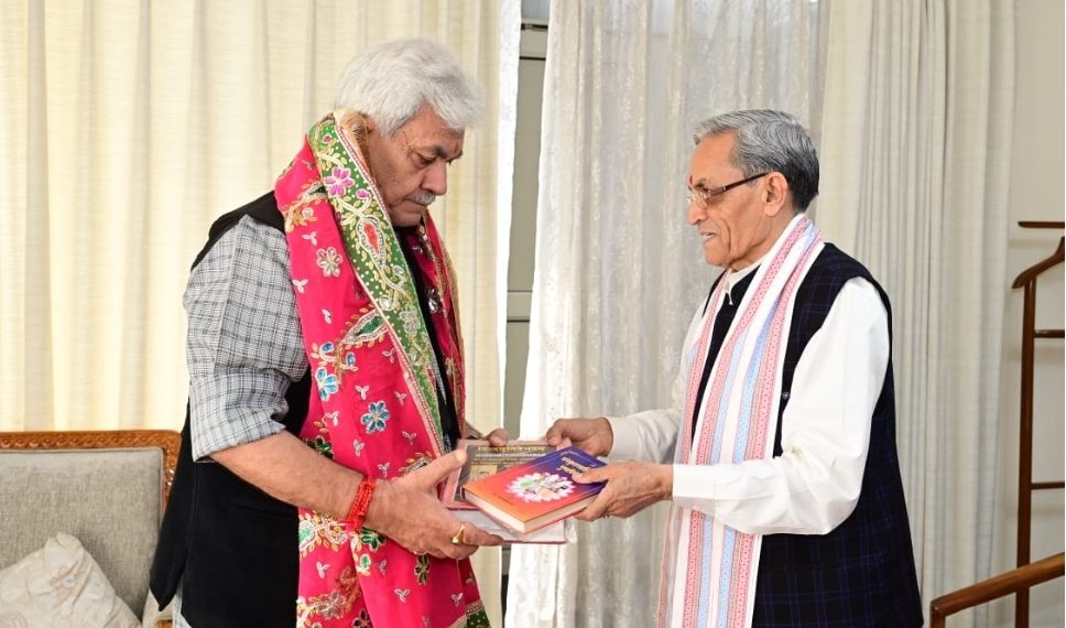 President, J&K Shree Kashi Vidvat Parishad Calls On Lt Governor