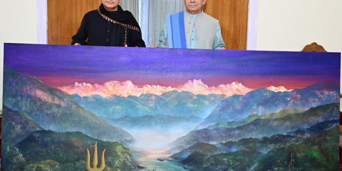 Renowned Artist & Painter KK Gandhi presents special Live Painting to Lt Governor