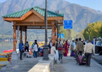 MEGA WINTER CARNIVALS: DRAWS TOURISTS BACK TO KASHMIR VALLEY
