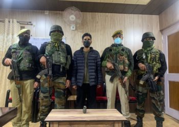 Police arrests terrorist associate in Sopore