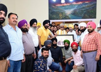 All J&K Transport Welfare Association; delegation from Dudu calls on Lt Governor 
