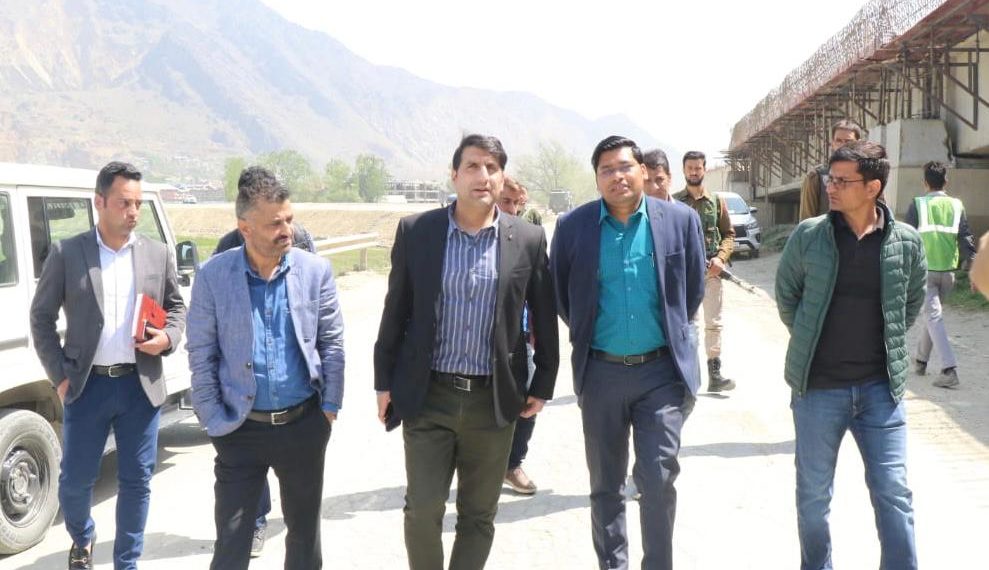 DC Srinagar inspects progress of works on under-construction Flyovers at Nowgam & Bemina Junctions