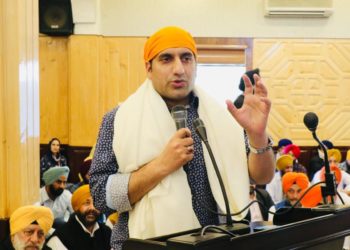 DC Srinagar visits Gurudwara Chatti Padshahi; Greets Sikh Sangat on the occasion of Vaisakhi