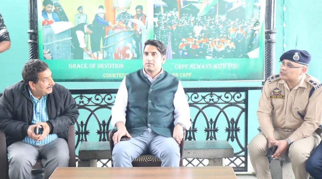 DC Srinagar visits ShankarAcharya Temple; finalises arrangements for ShankarAcharya Jayanti on 25th April 