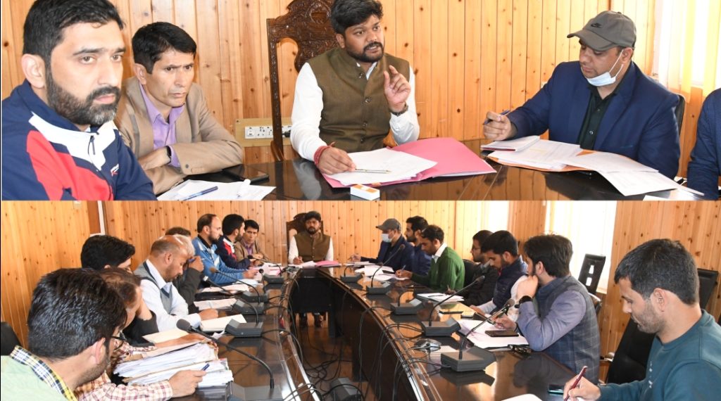 DEO Ganderbal reviews SSR of Photo Electoral Rolls-2023 in district 