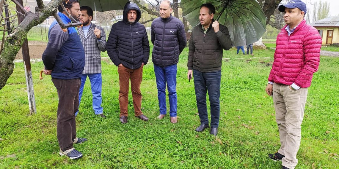 Dir Horticulture led team  visit orchard infected areas in B’la & B’pora