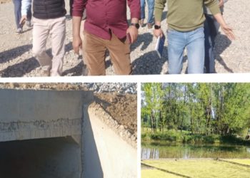 Director Agriculture visits Chadoora, Budgam 