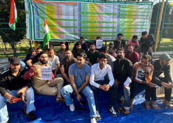 AAP Youth Wing met agitating Fire Service and Emergency Services Aspirants here at Jammu