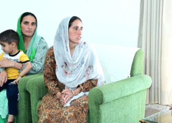 Lt Governor meets the family members of martyr civilian Sanjay Sharma