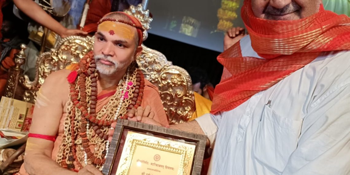 Save Sharda committee kashmir: founder Ravinder Pandita was awarded Jyotirmutt mayukh award in a glittering function held at Rudraksh Convention hall in Varanasioccasion