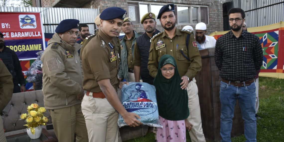 SSP Baramulla Amod Ashok Nagpure-IPS interacted with female students of Darul-Uloom Rabia Basria Zaspora Tangmarg; Distributed 70 Educational Kits under civic action program