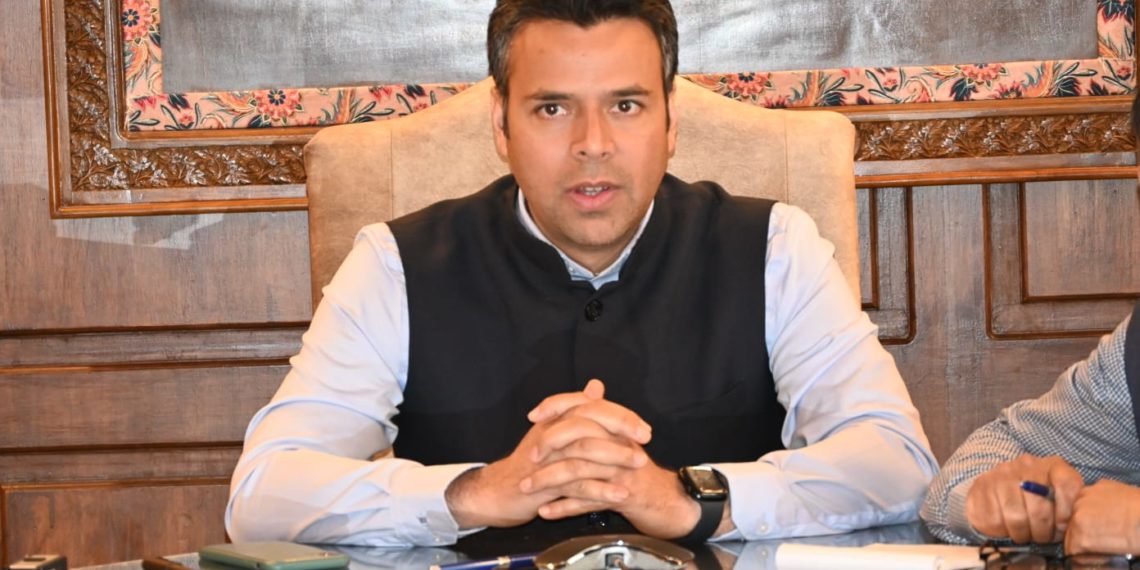 DC Kulgam takes stock of situation arisen due to incessant rains 