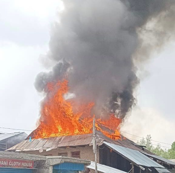 Fire breaks out in residential house in Handwara village