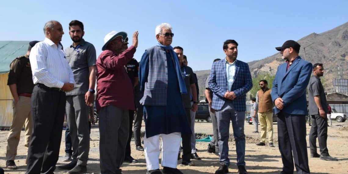 Lt Governor inspects progress of SASB’s Yatri Niwas at Pantha Chowk