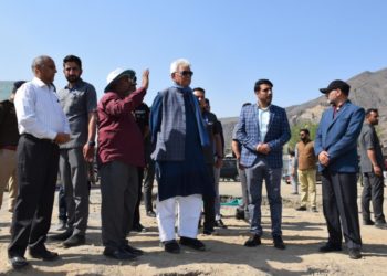 Lt Governor inspects progress of SASB’s Yatri Niwas at Pantha Chowk