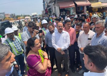 Union MoS Darshana Jardosh reviews functioning of Handloom & Handicraft deptt