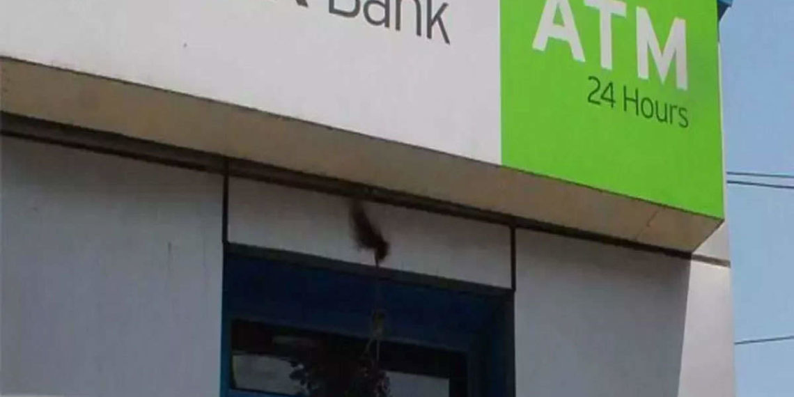Burglars decamp with ATM from Pulwama town 