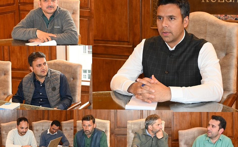 DC Kulgam reviews functioning of Forest department 