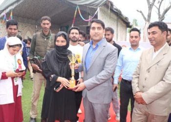 DC Srinagar visits Narayan Mutt Tulsibagh to assess measures for Restoration of Temple Architecture/heritage 