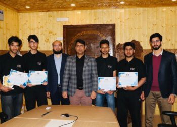 DC Srinagar felicitates toppers of IIT-JEE Mains Examination 2023 