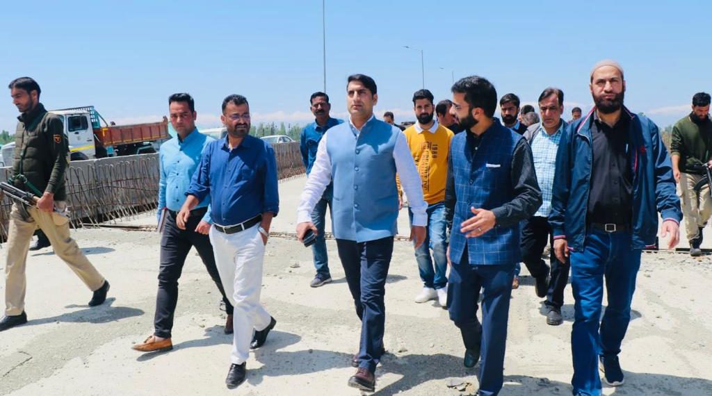 DC Srinagar inspects progress of ongoing construction works on Lasjan Grade Separator, Nowgam Flyover, Employment Complex Bemina and other development works