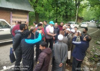 Director Agriculture visits Hailstorm affected areas of Baramulla, Kupwara  