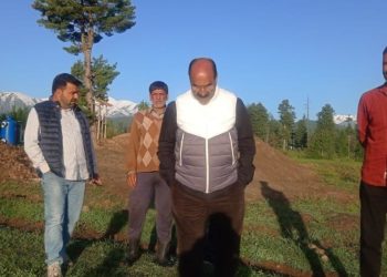Director Agriculture visits SMF Allowpora, Shopian 