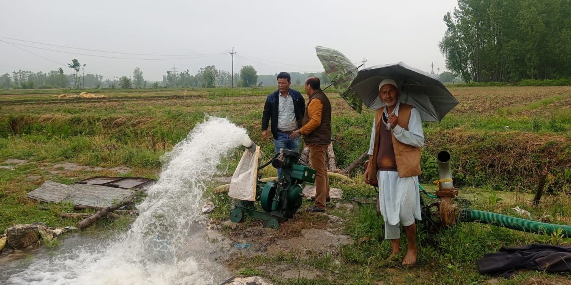 Director Agriculture Kashmir visits SMF Padgampora 