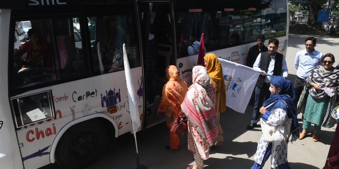 In the run up to G-20 meeting, Director Tourism flags off all women Srinagar city tour