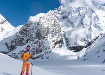 Nishaan Sahib Hoisted By Budgam Youngster at Soras Lake