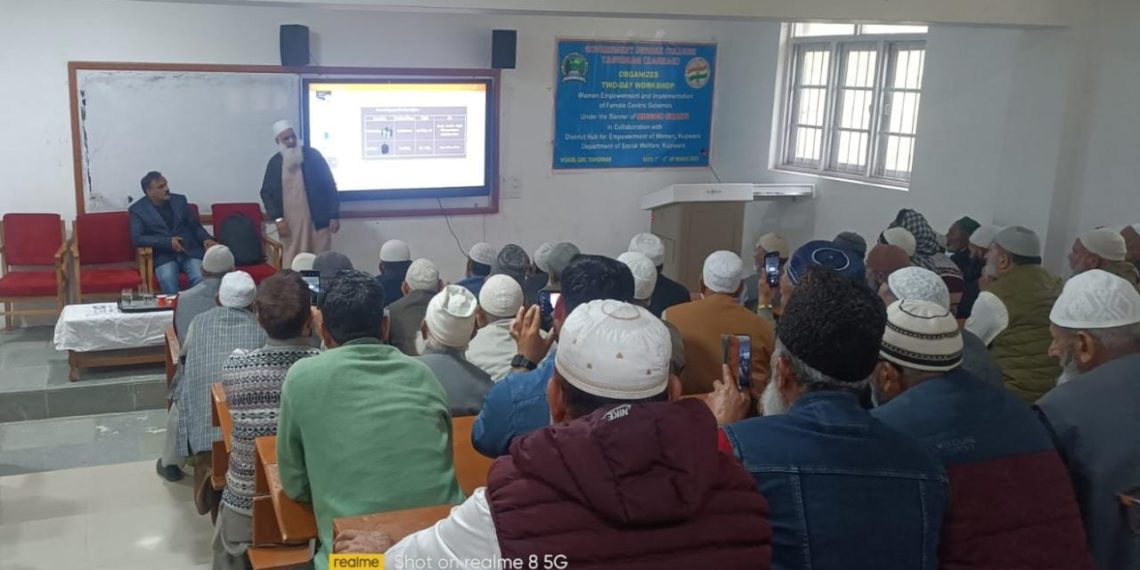 A training program was organized for pilgrims in Degree College Karnah