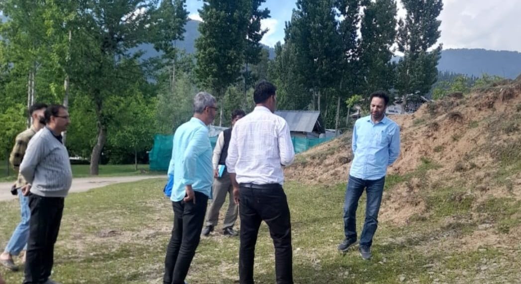 ACP Kupwara visits several Panchayats of Block Haihama,takes stock of progress on various projects