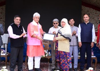 Lt Governor addresses Kisan Sampark Abhiyan at Budgam