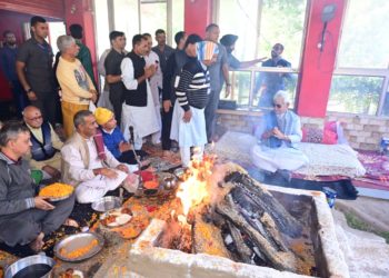 Lt Governor participates in Mahayagya on the auspicious occasion of Zeashta Mata Jayanti at Zeashta Devi Temple, Srinagar