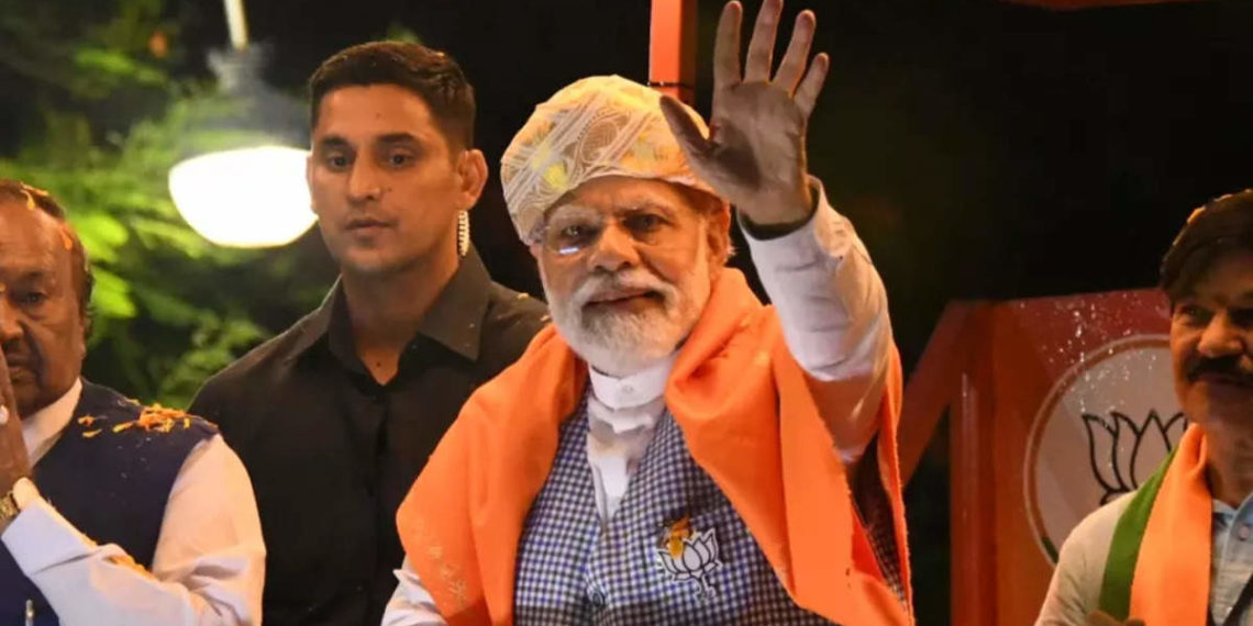 Mobile phone thrown towards PM