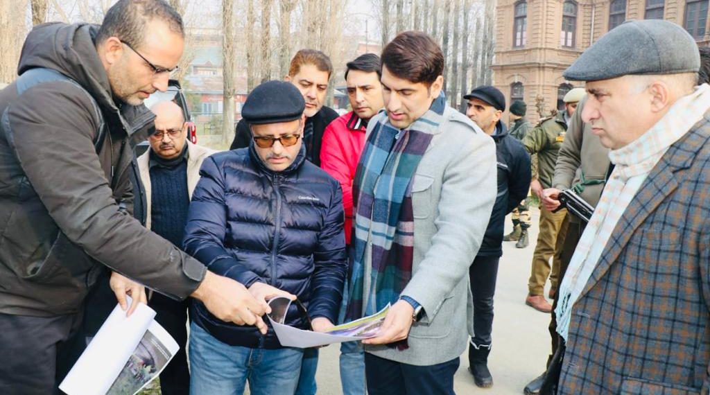 DC Srinagar conducts whirlwind tour of the City; inspects ongoing developmental works for Darish Kadal Bridge, Development of Footpath near Aiwa Bridge