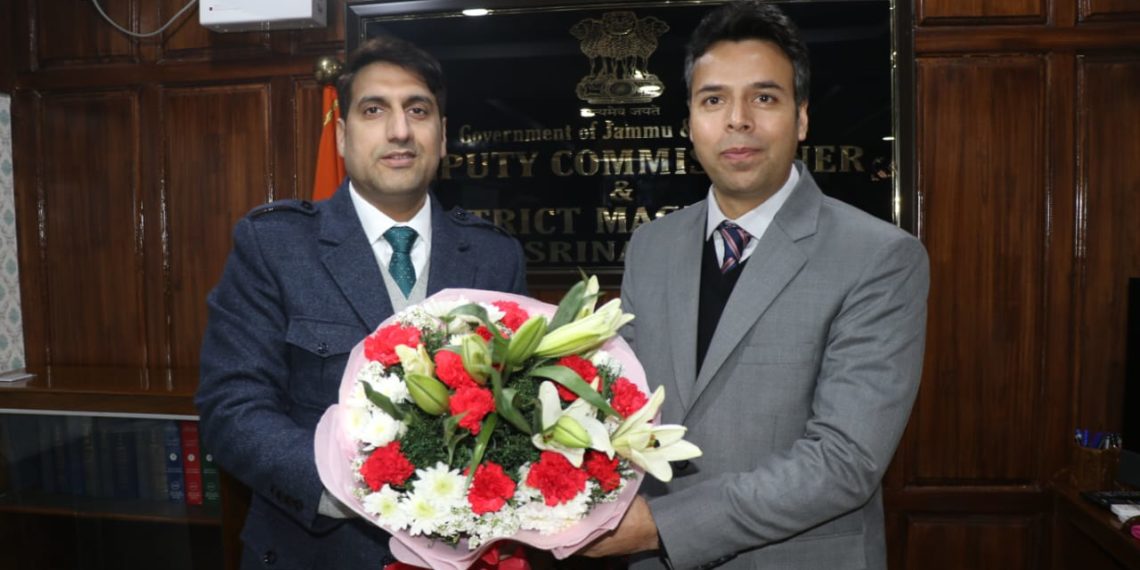 District Administration Srinagar accord emotional adieu to outgoing DC Aijaz Asad