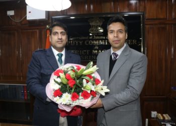 District Administration Srinagar accord emotional adieu to outgoing DC Aijaz Asad