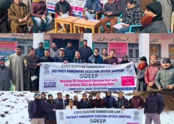 Dy. DEO inspects Special Camps at Heerpora Shopian