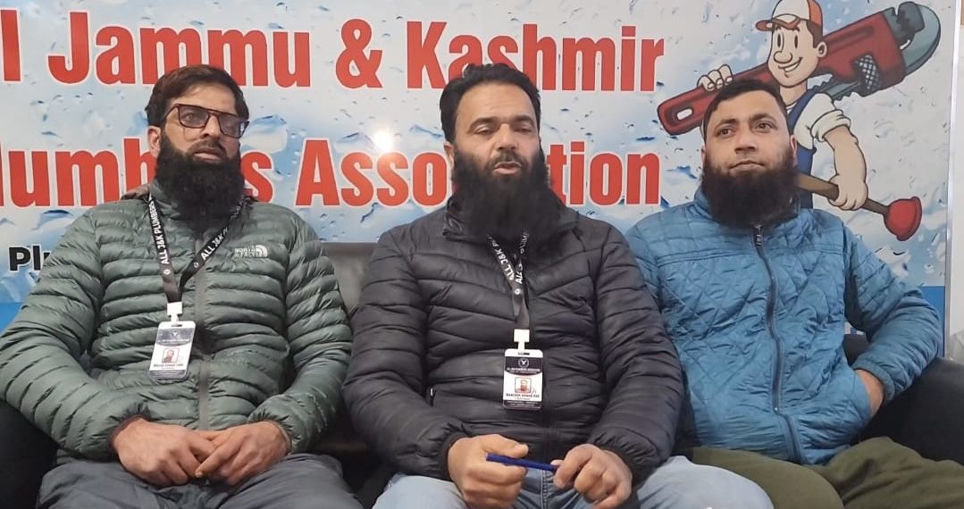 Govt to take action against PHE employees indulging in private works during duty hours, Plumbers Association welcomes the move