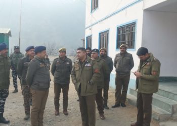 IGP Kashmir visits police establishments in Awantipora