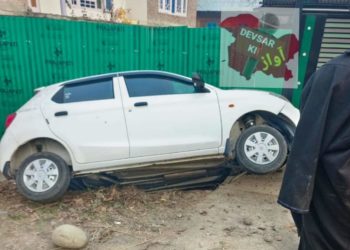 Two injured in Kulgam road accident
