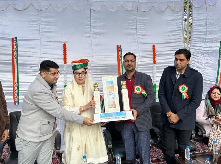 Dr Darakhshan Andrabi unfurls Tricolour at Waqf Central Office at Jammu, felicitates the best performing employees